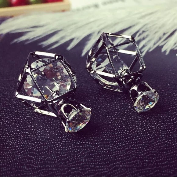 ⚜️[𝟯/$𝟮𝟴]⚜️NEW CZ Gun Metal Double-Sides Earrings - Picture 4 of 10